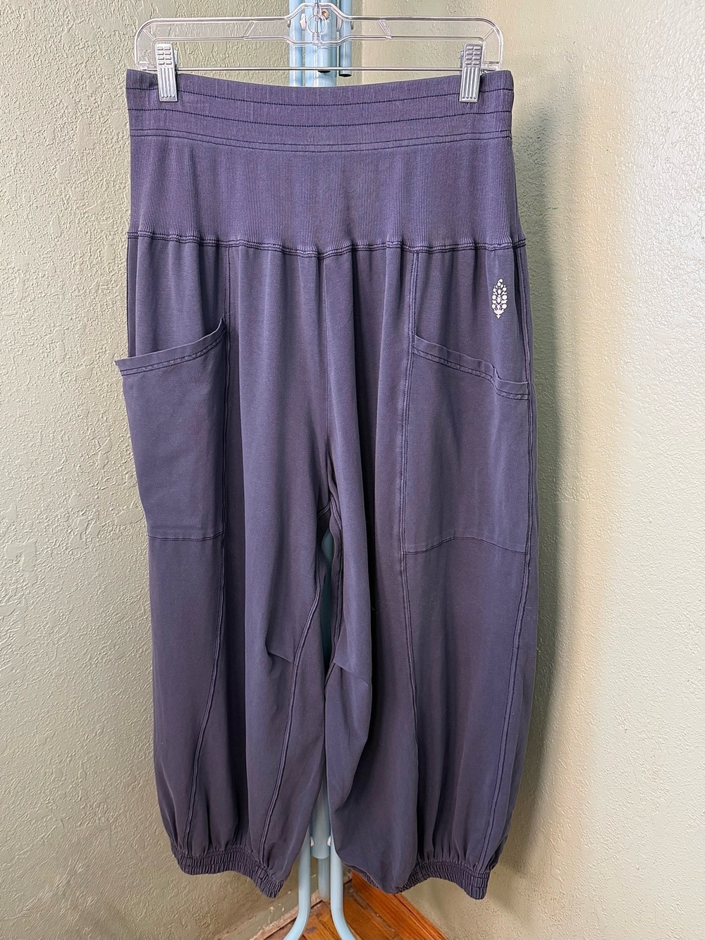 Free People Movement Up in the Air pants. NWOT . Midnight Navy